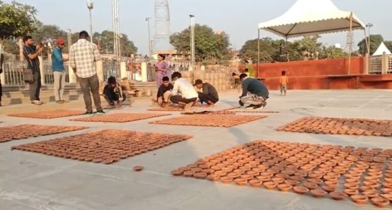 अयोध्या:-दीपोत्सव 56 घाटों पर शुरू हुआ दीप सजाने का कार्य, 28 लाख दीपों की तैयारीआईकार्ड के बिना घाटों पर प्रवेश वर्जित…
